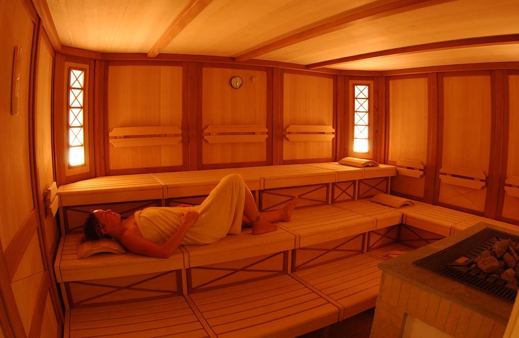 Fortina Spa Resort Sliema Bagian luar foto A modern Finnish sauna