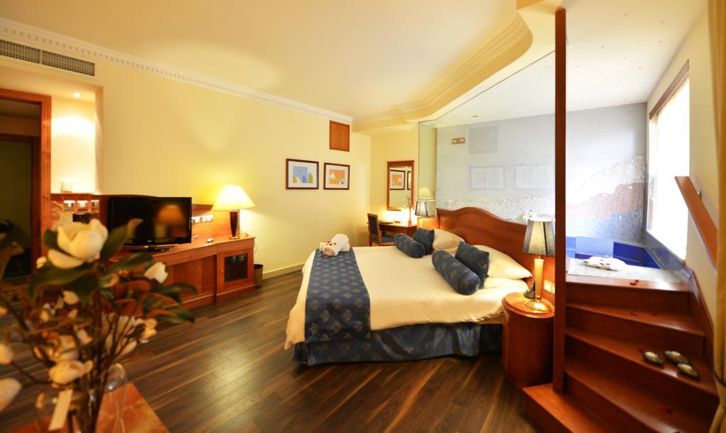 Fortina Spa Resort Sliema Bagian luar foto A room at the hotel