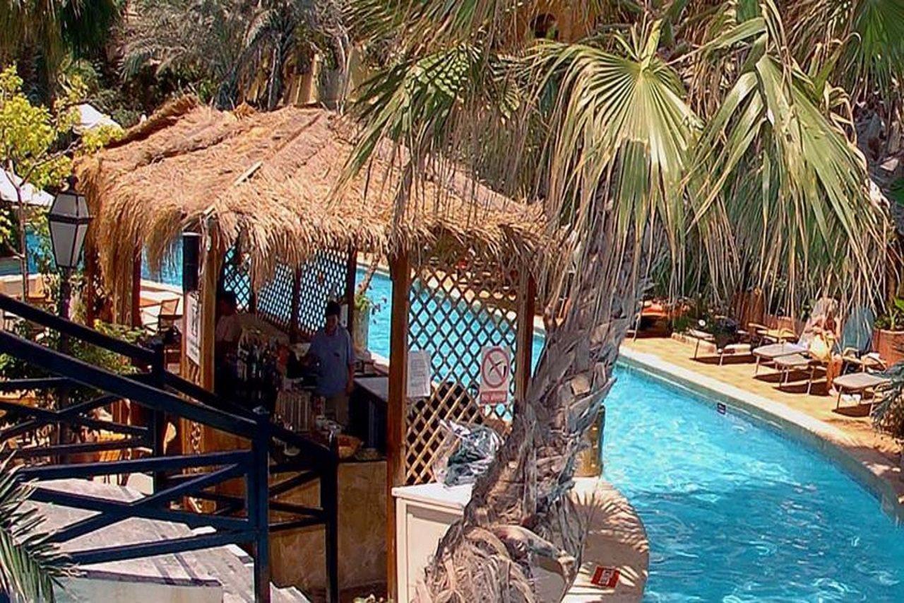 Fortina Spa Resort Sliema Bagian luar foto The pool at the resort