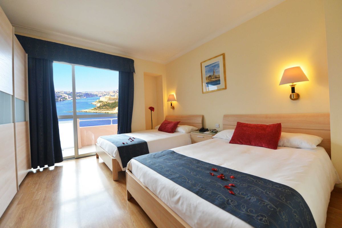Fortina Spa Resort Sliema Bagian luar foto A typical hotel room