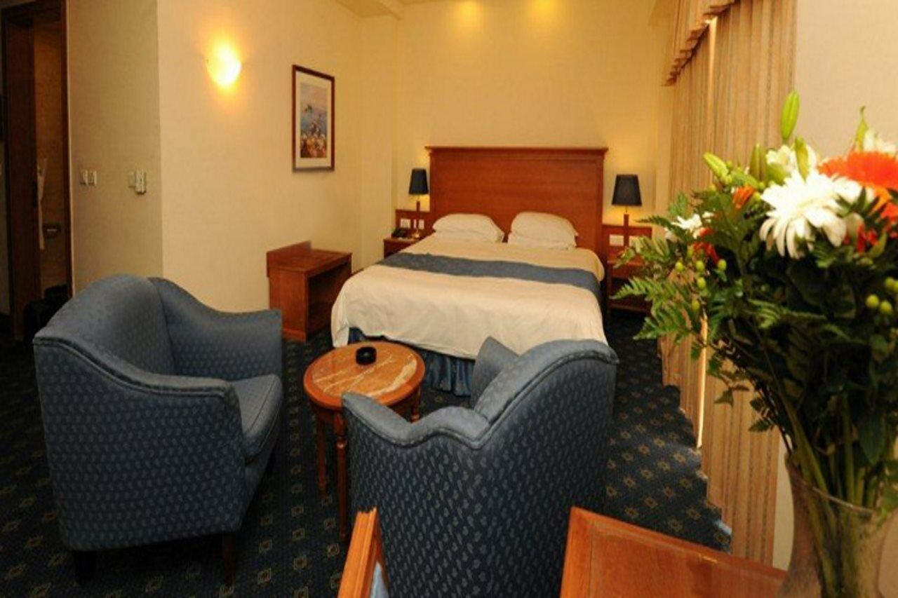 Fortina Spa Resort Sliema Bagian luar foto A room at the hotel